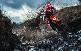 龙8国际-内马尔梅开二度闪耀全场 激情挥舞角旗杆点燃球场